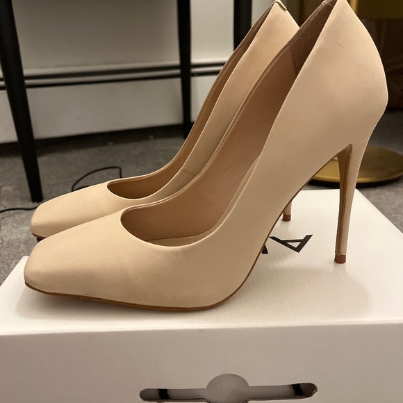 Nude heels - Picture 1 of 4